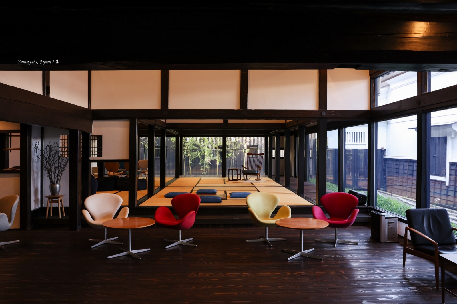 當 350 年古民宅遇上北歐名椅，山形座瀧波的設計與料理饗宴